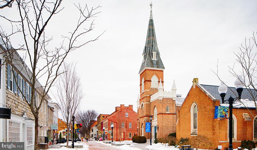ABRAMS POINTE - Residential
