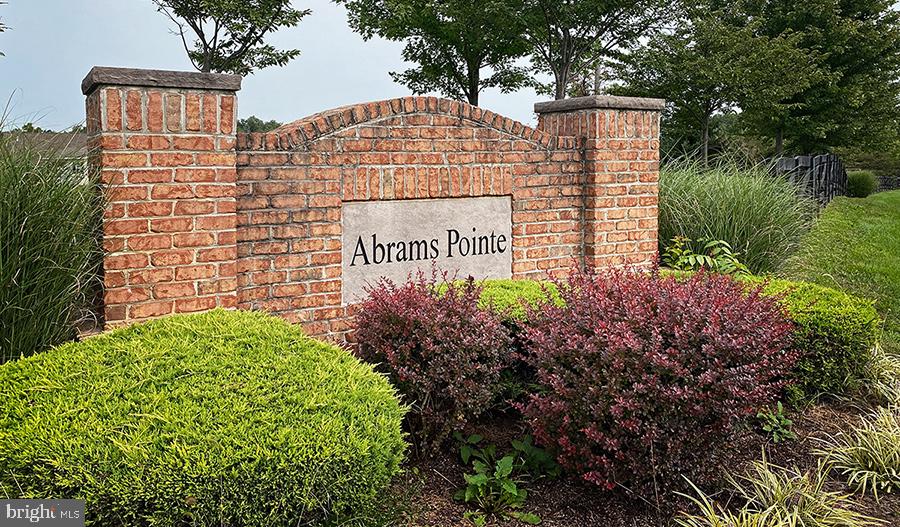 ABRAMS POINTE - Residential