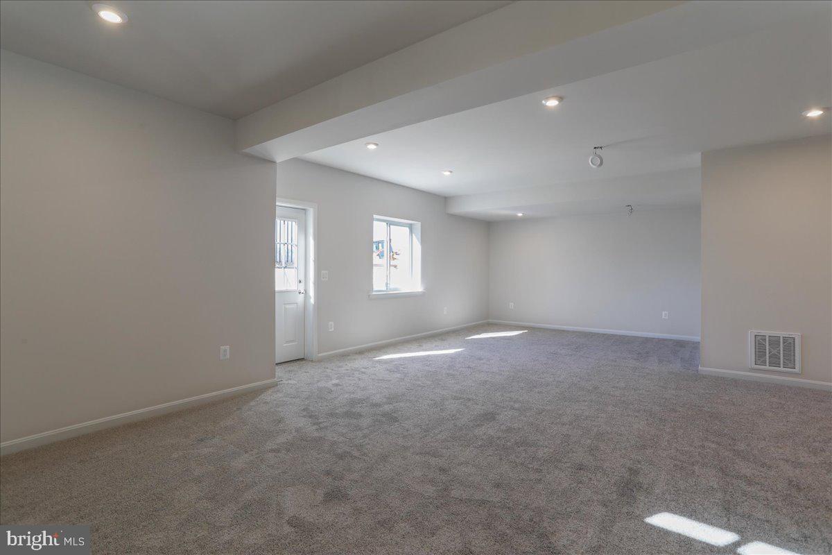 ABRAMS POINTE - Residential