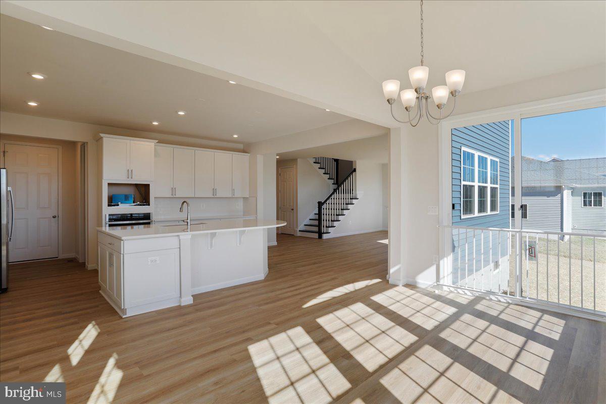 ABRAMS POINTE - Residential