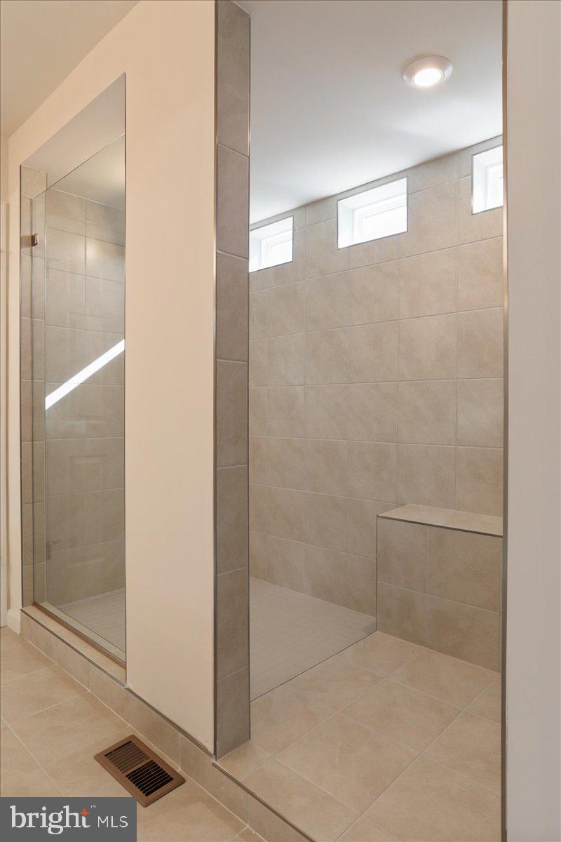 ABRAMS POINTE - Residential