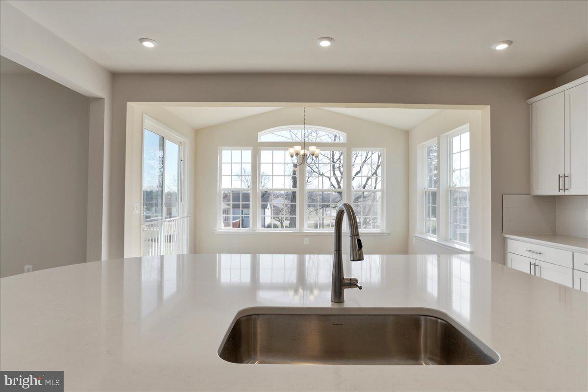 ABRAMS POINTE - Residential