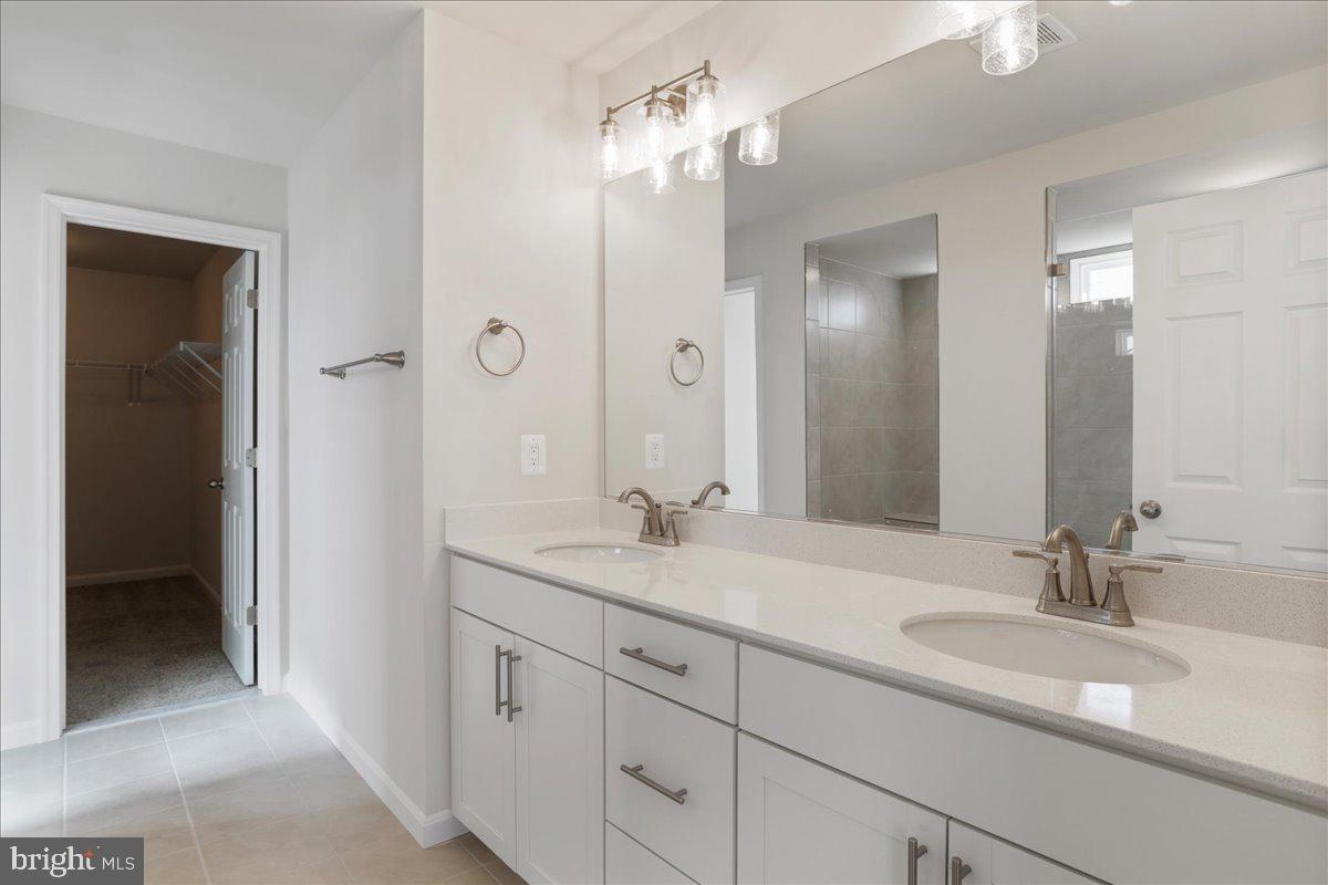 ABRAMS POINTE - Residential