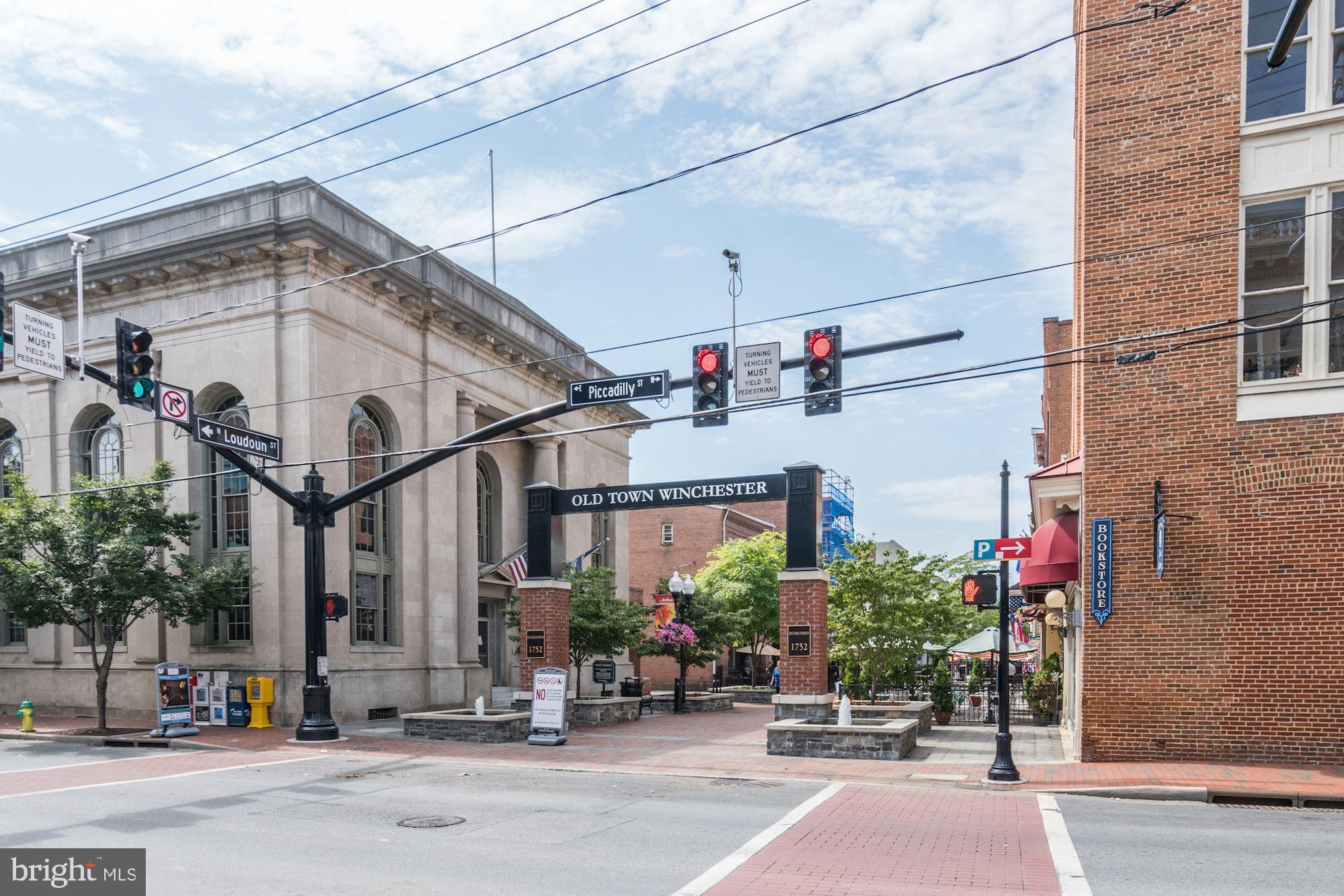 ABRAMS POINTE - Residential