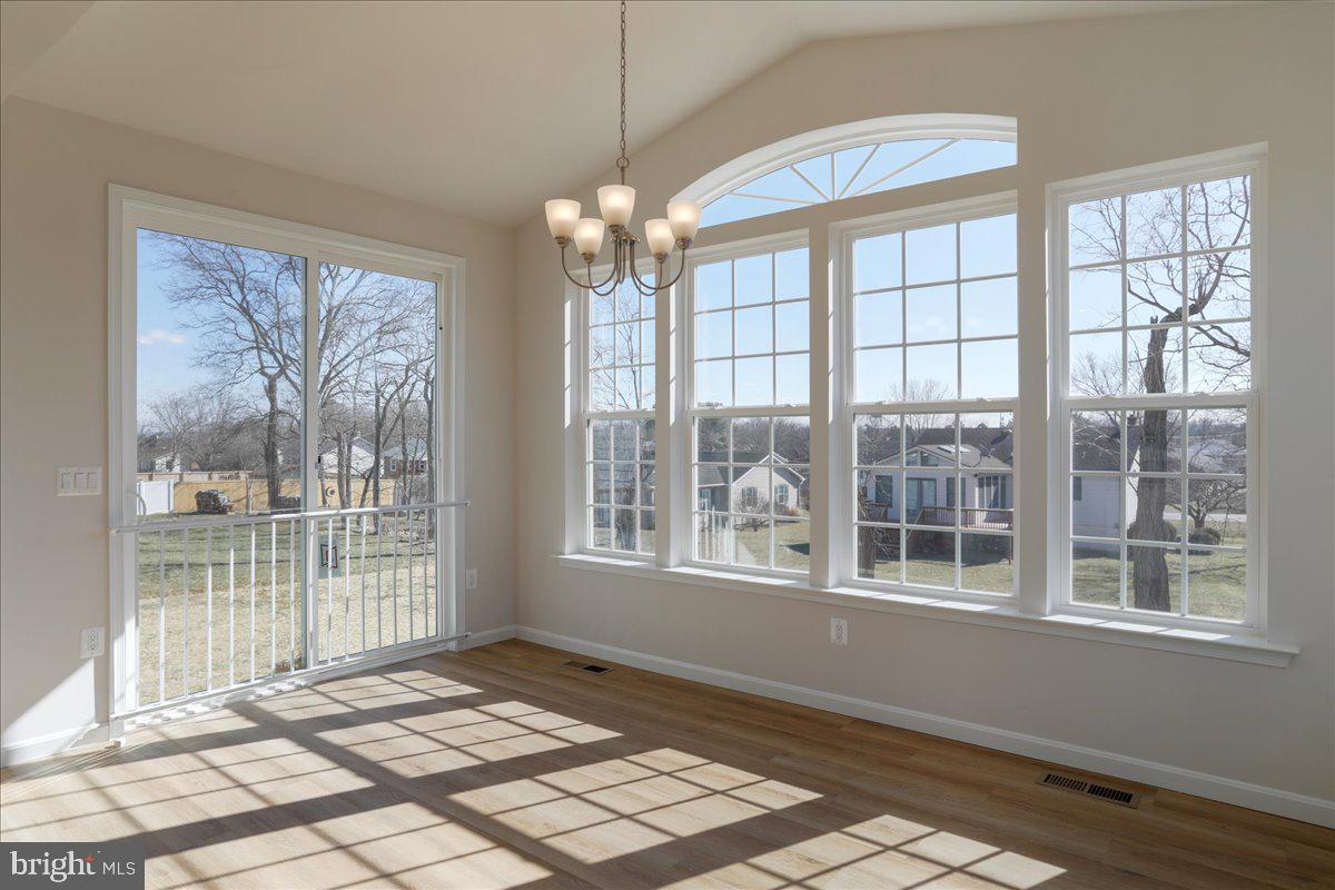 ABRAMS POINTE - Residential