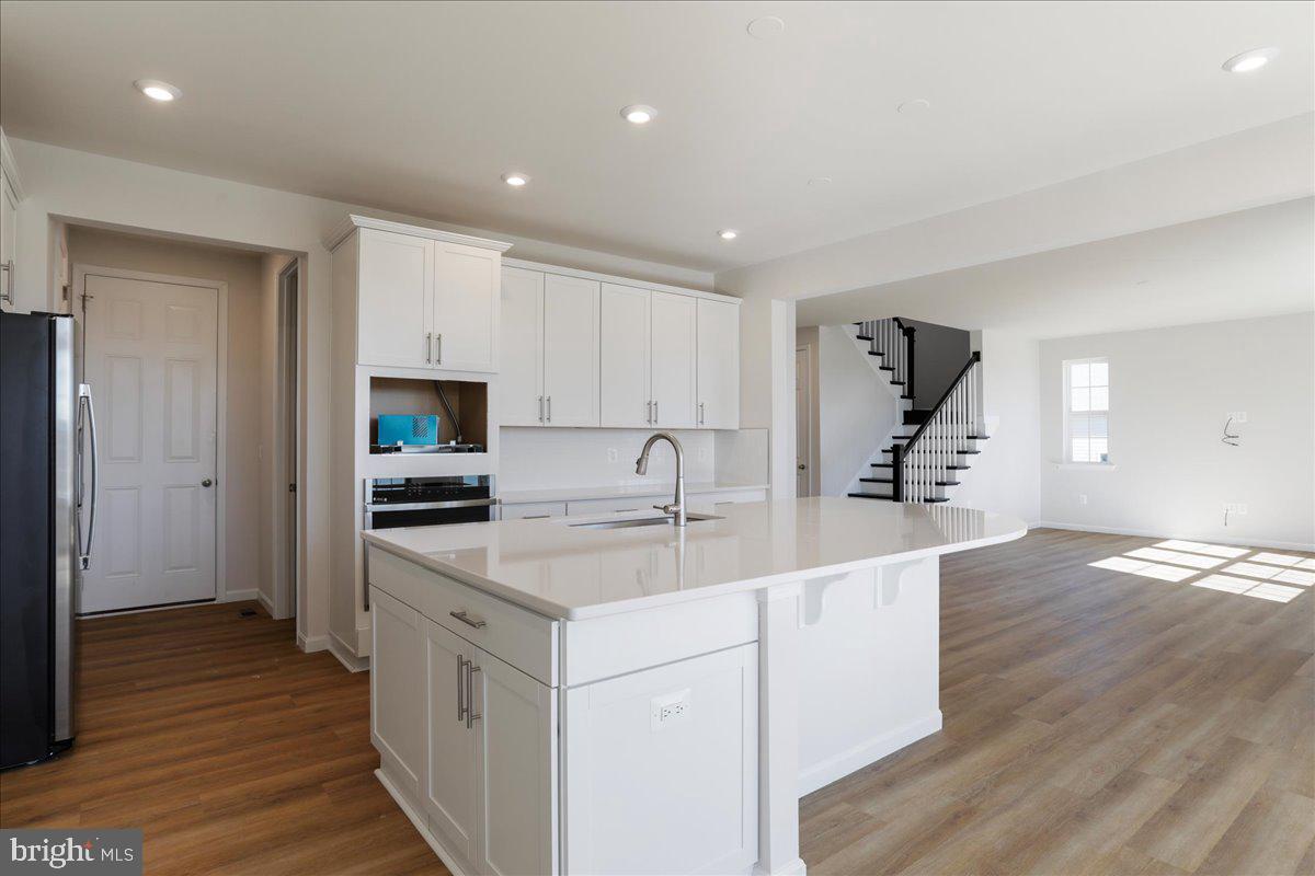 ABRAMS POINTE - Residential