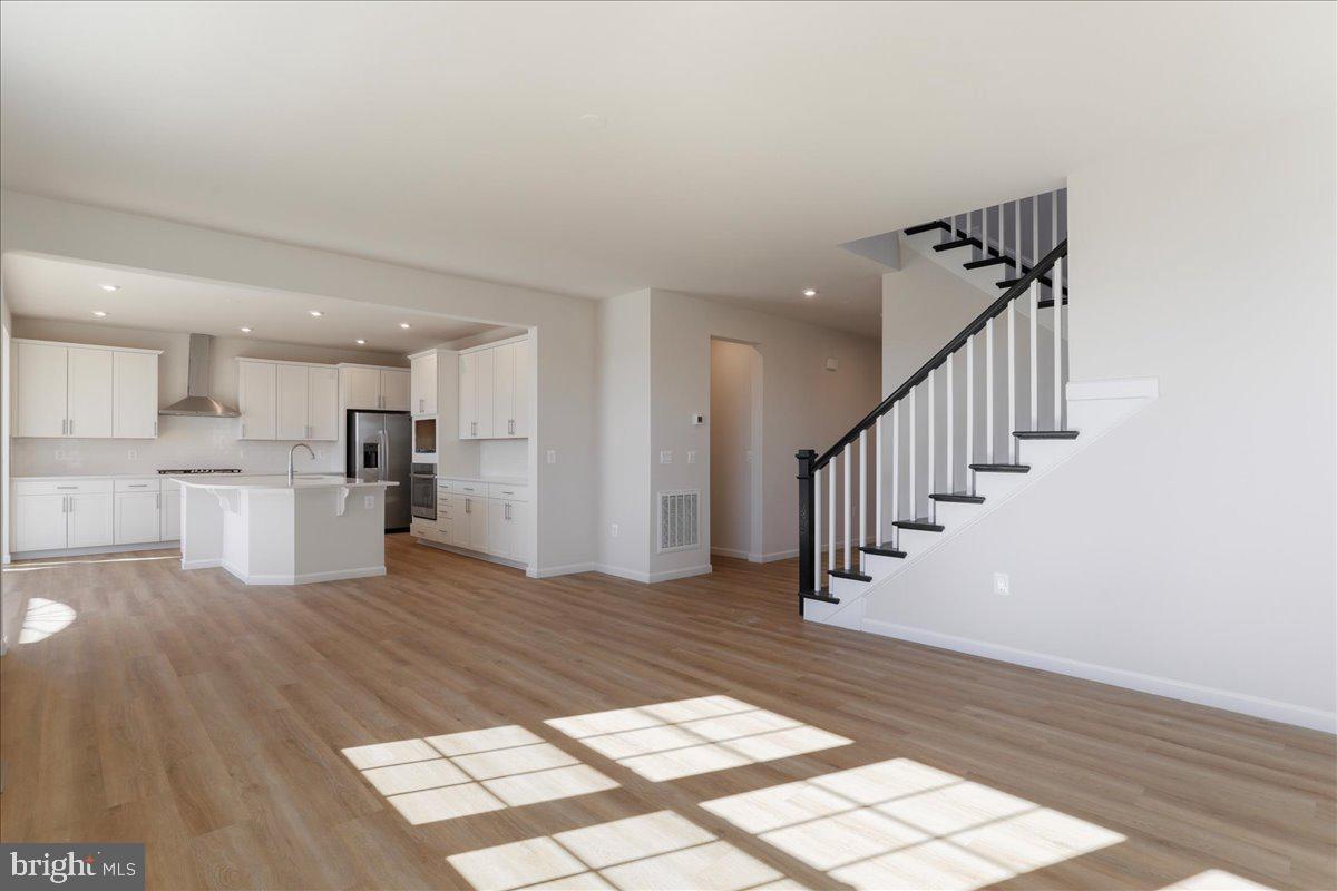 ABRAMS POINTE - Residential