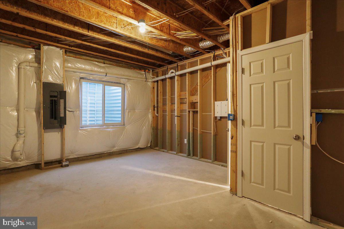 ABRAMS POINTE - Residential