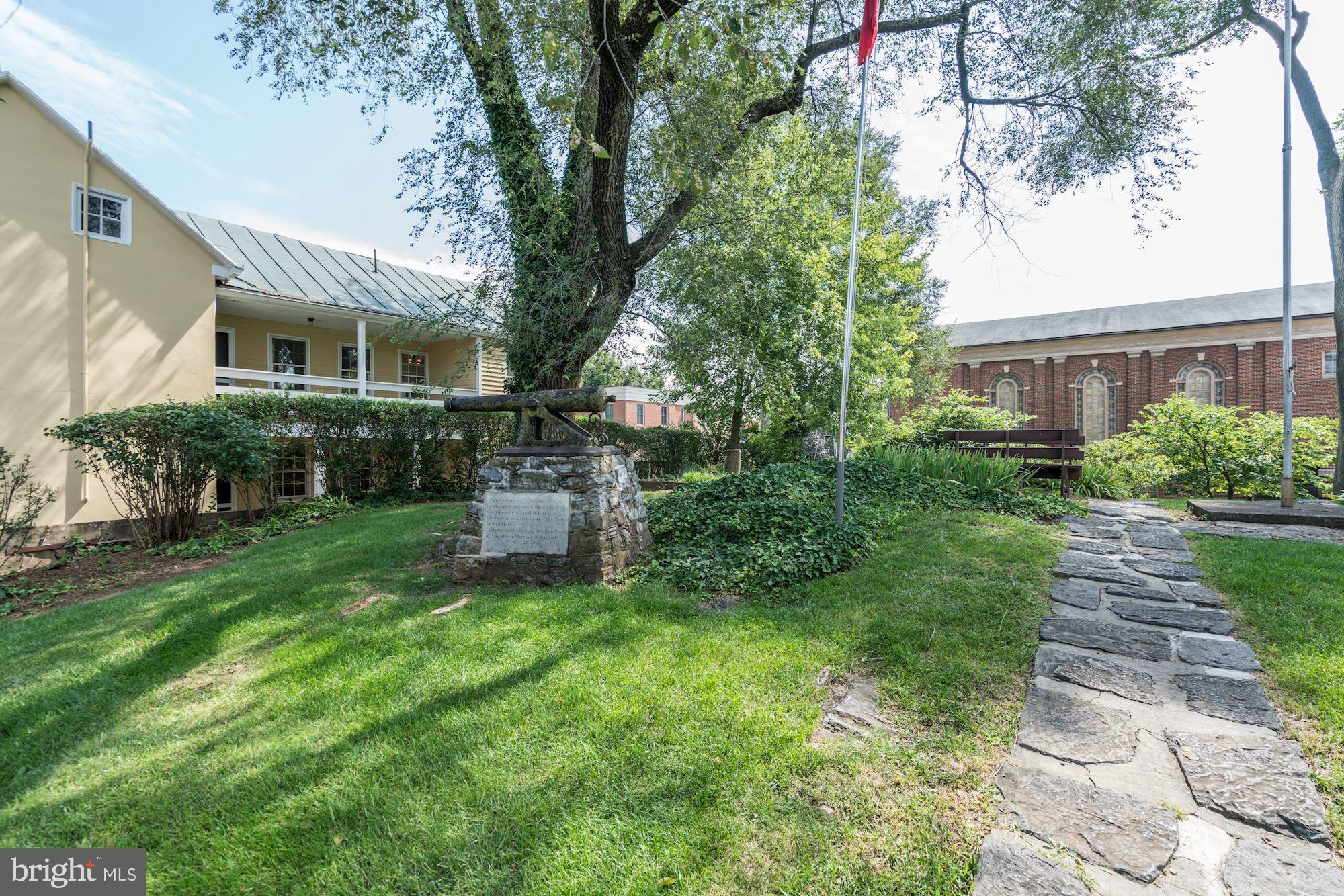 ABRAMS POINTE - Residential