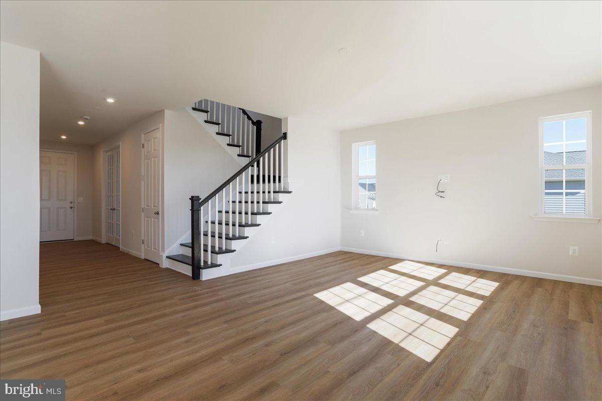 ABRAMS POINTE - Residential