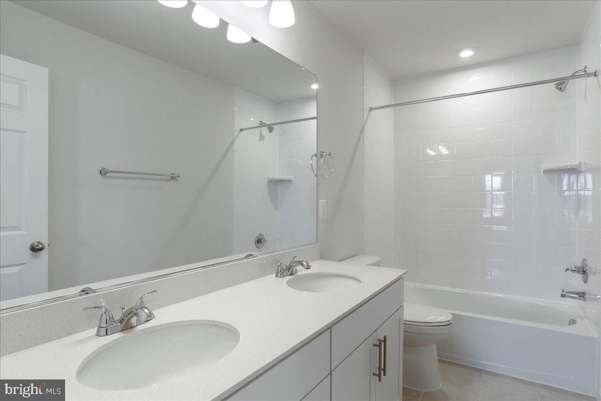 ABRAMS POINTE - Residential