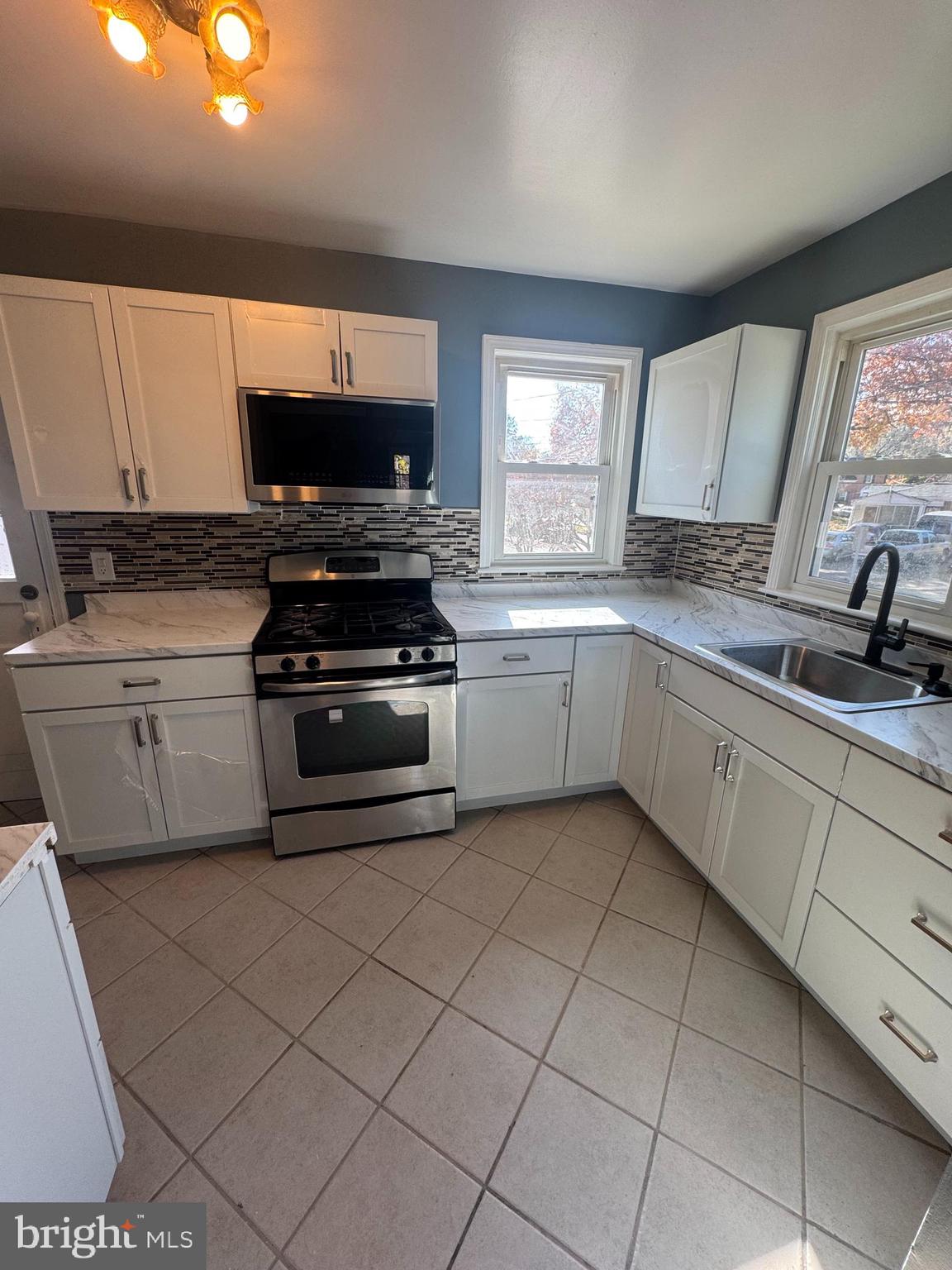 LEWISDALE - Residential Lease