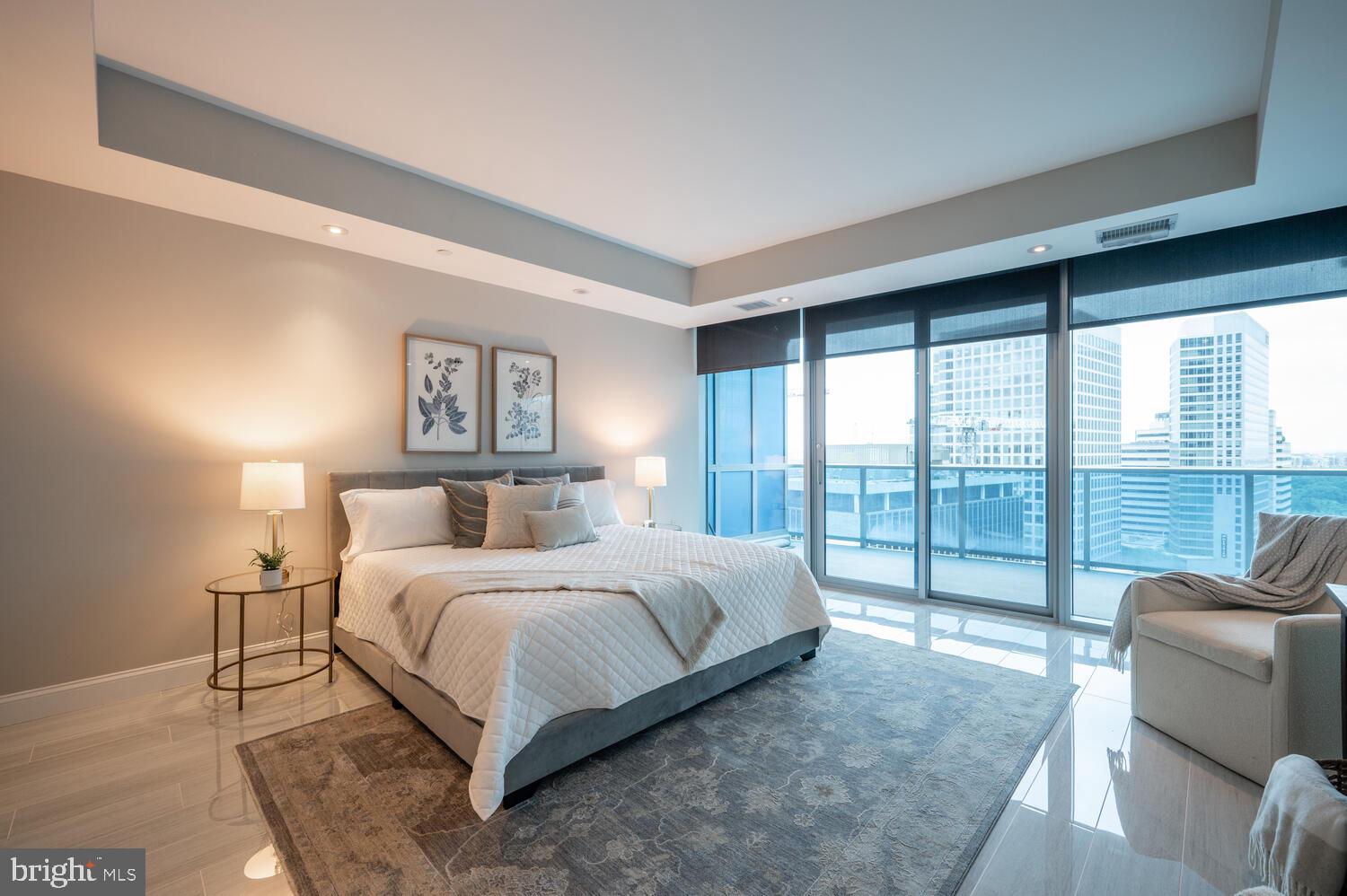 TURNBERRY TOWER - Residential