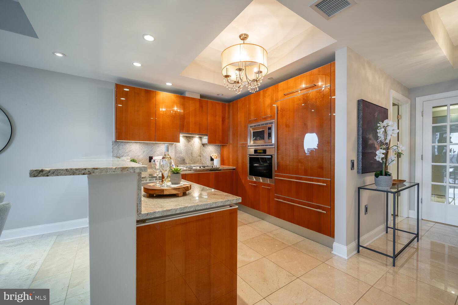 TURNBERRY TOWER - Residential