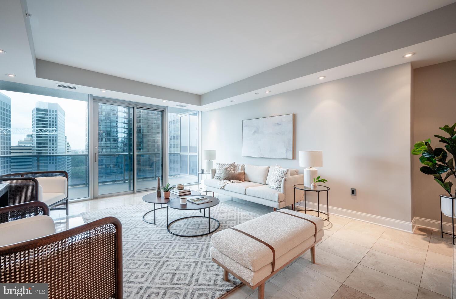 TURNBERRY TOWER - Residential