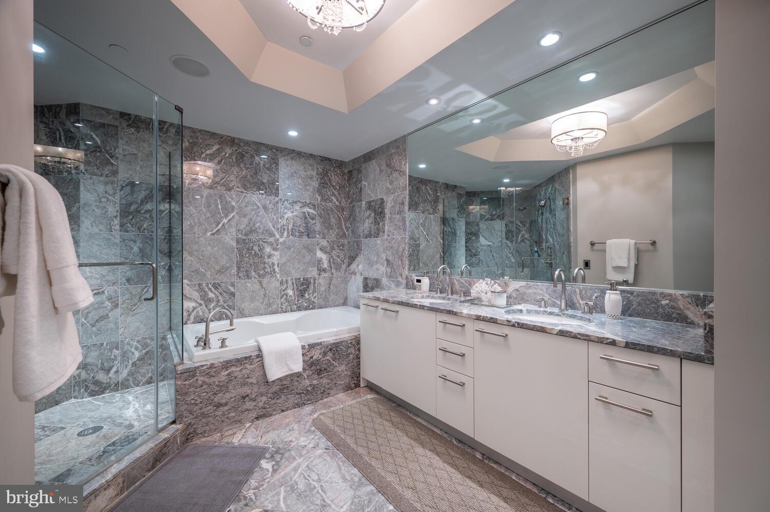 TURNBERRY TOWER - Residential