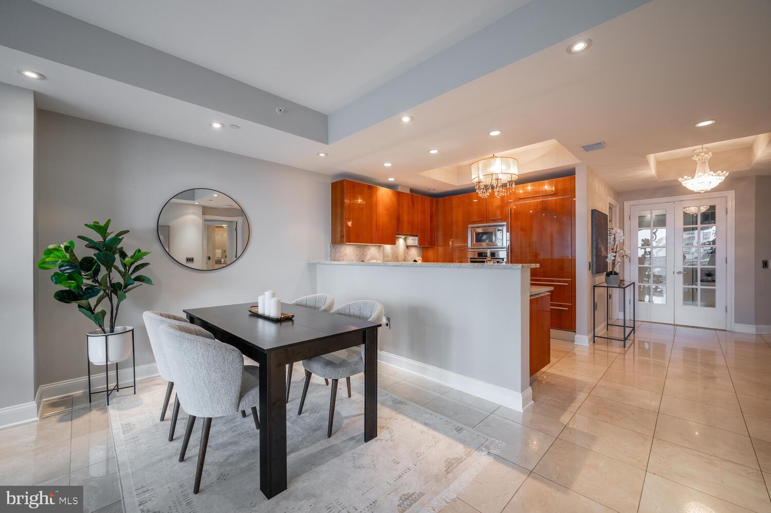 TURNBERRY TOWER - Residential