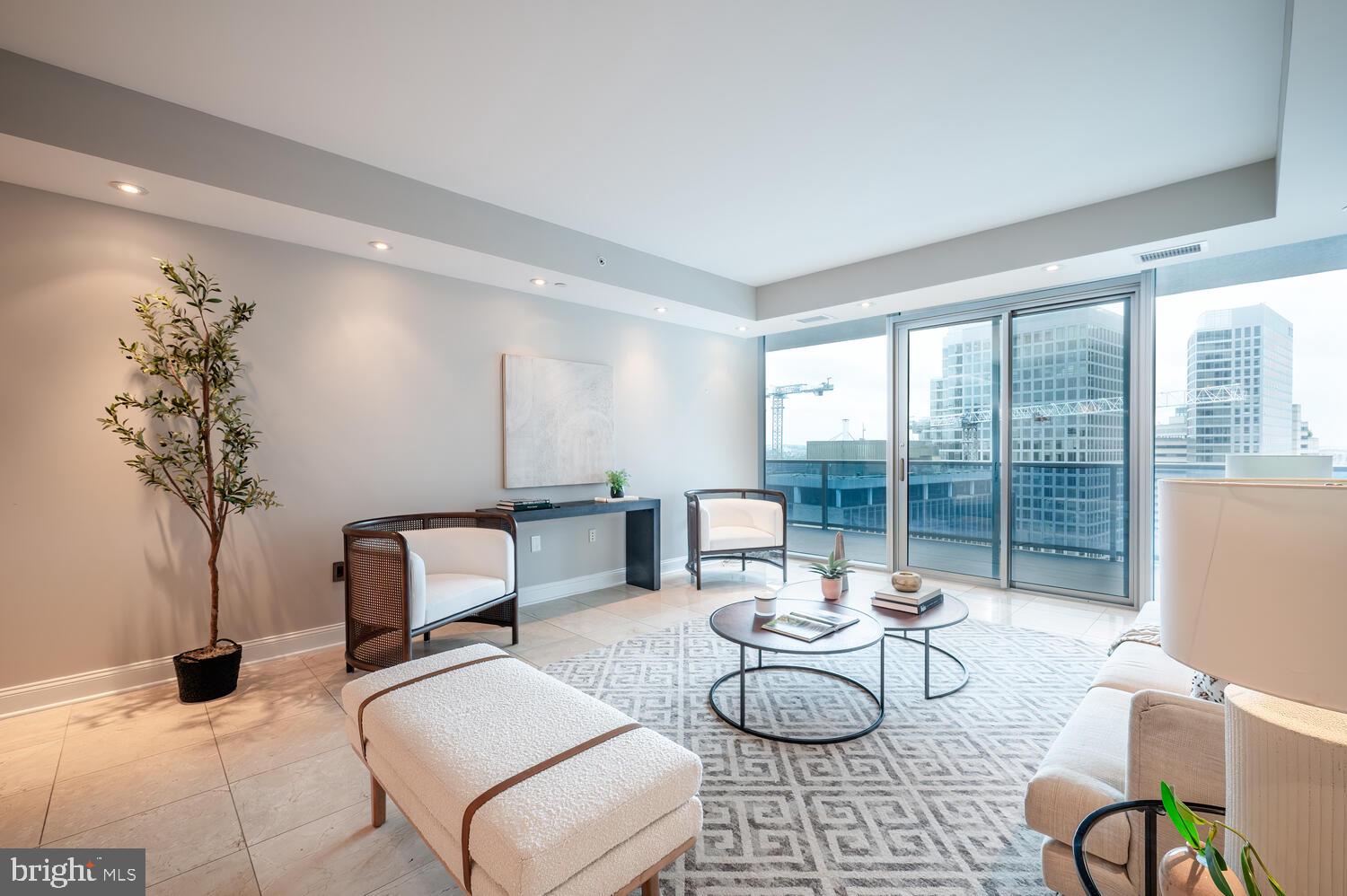 TURNBERRY TOWER - Residential