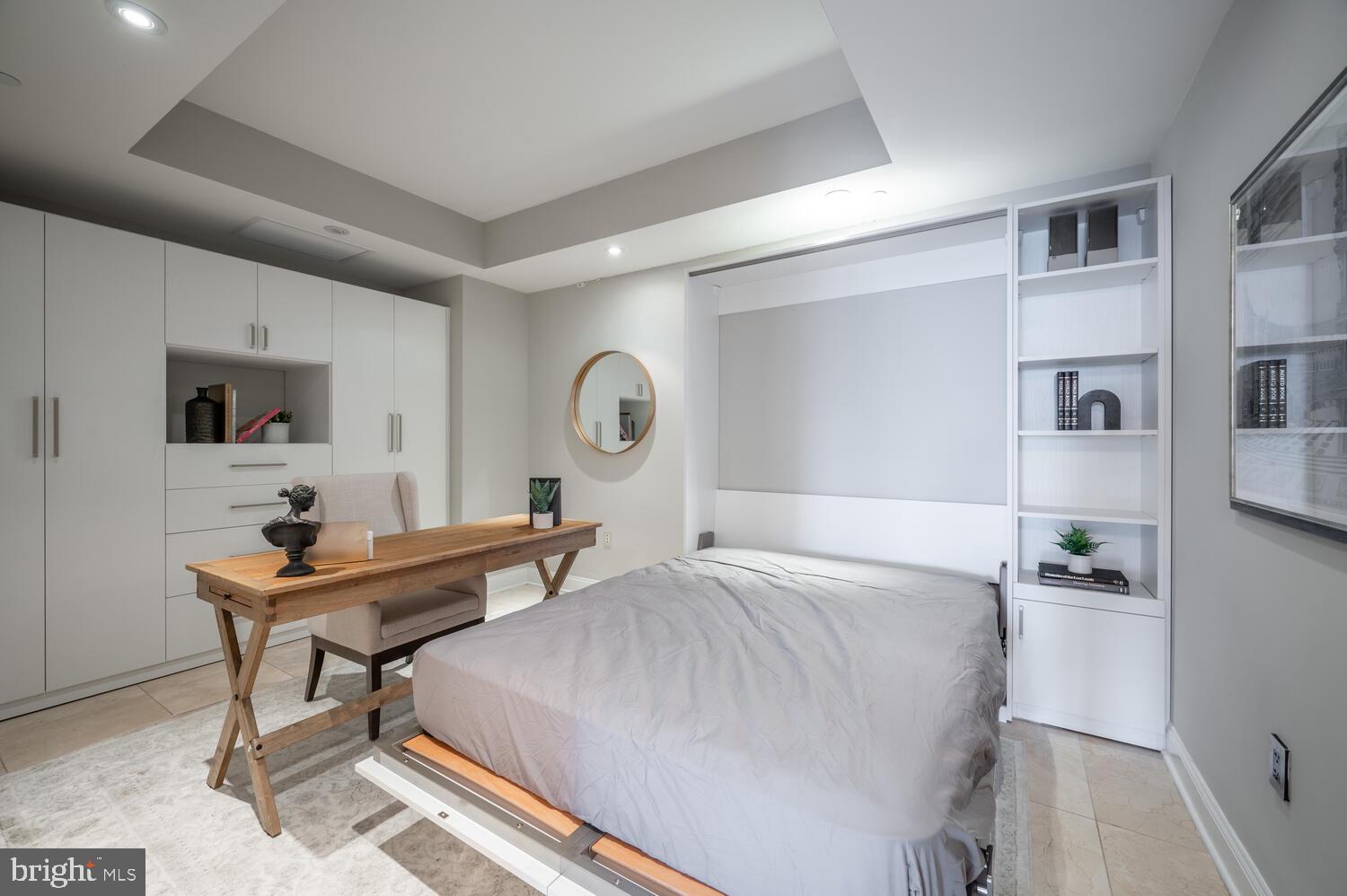 TURNBERRY TOWER - Residential