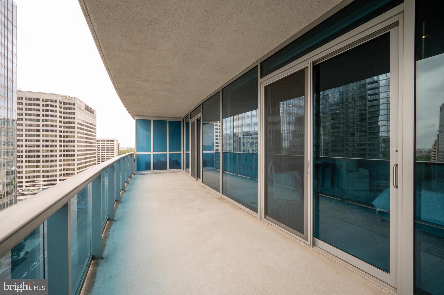 TURNBERRY TOWER - Residential