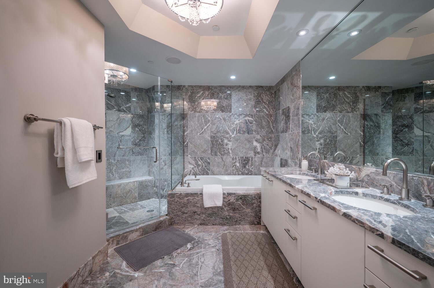 TURNBERRY TOWER - Residential