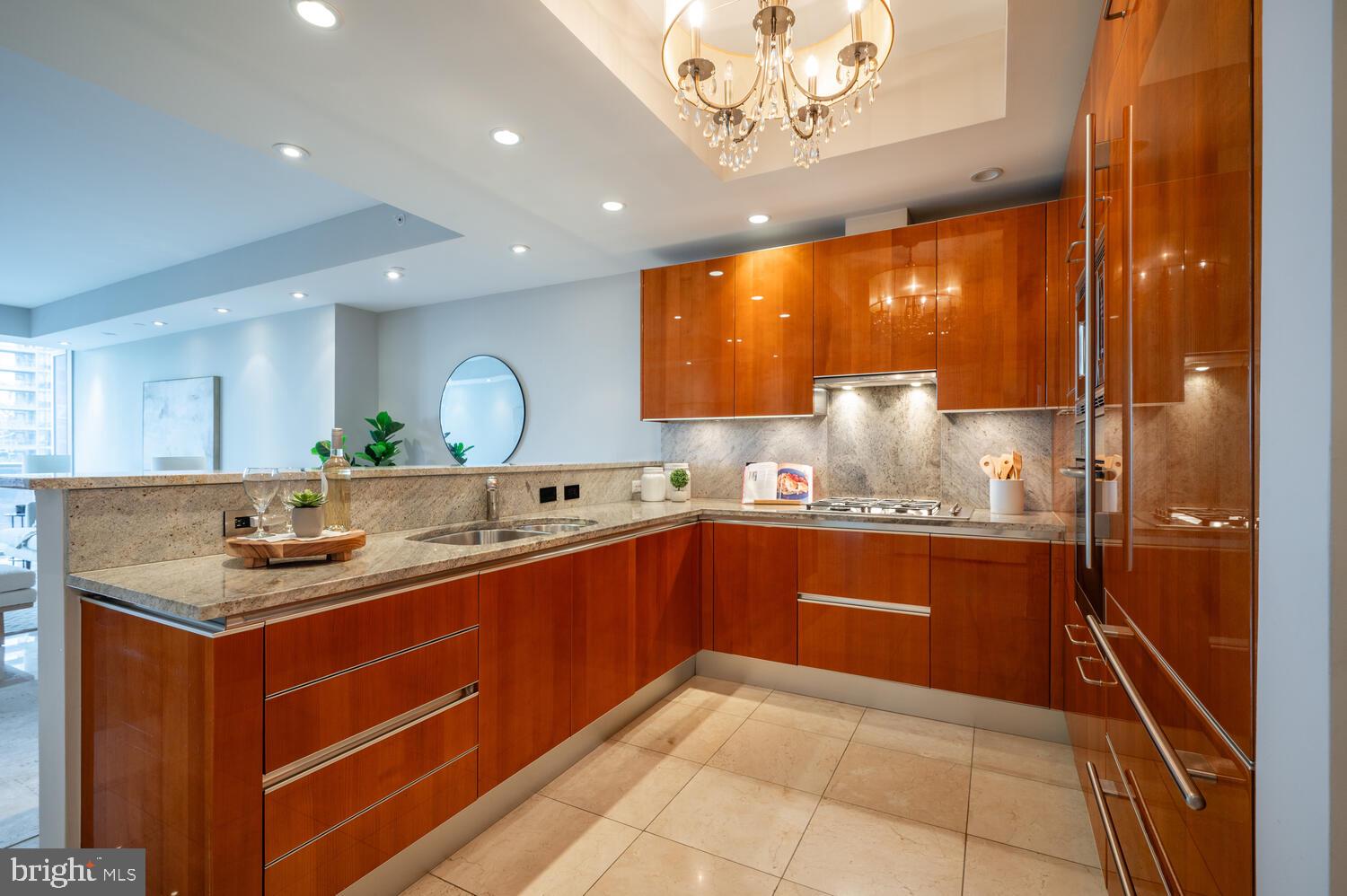 TURNBERRY TOWER - Residential