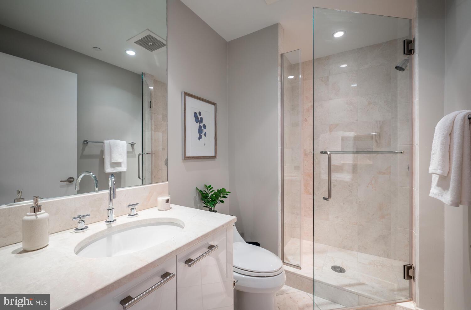 TURNBERRY TOWER - Residential