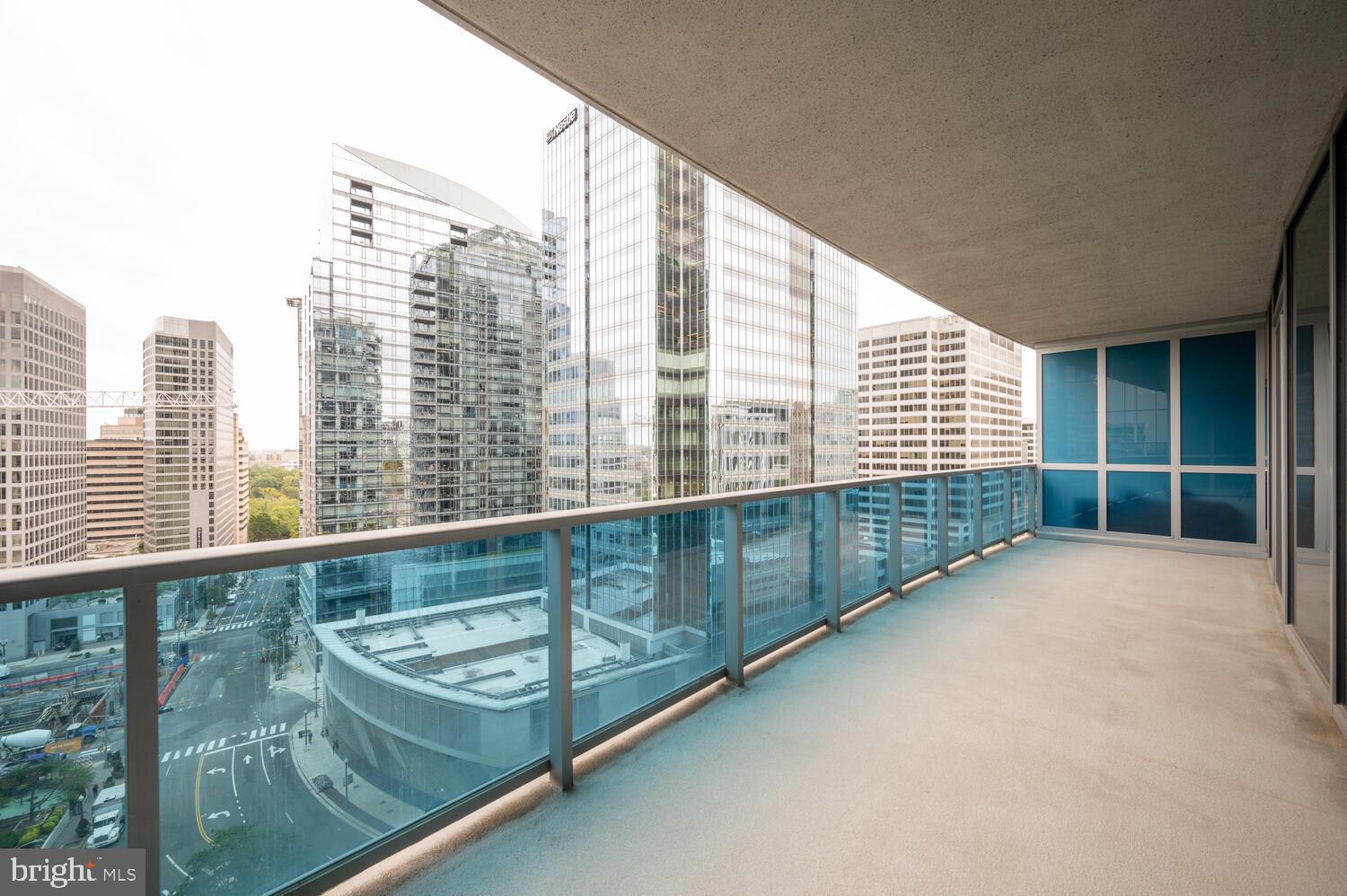 TURNBERRY TOWER - Residential