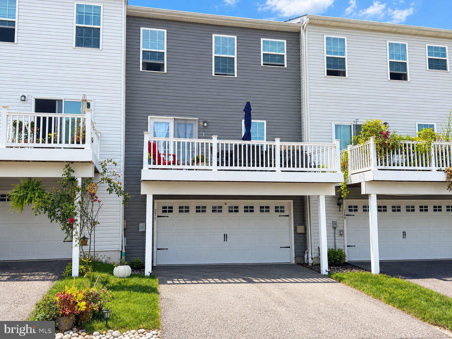 271 GRACE LANE