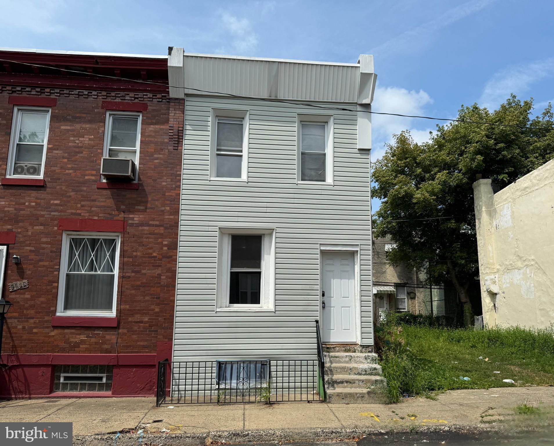Welcome to 3112 N Stillman St, Philadelphia – a comfortable place to call home! This property is ready for move-in right away and offers flexibility with all terms negotiable. Section 8 vouchers are gladly accepted.
Make the application process simple with RentSpree, and start the next chapter in a home that’s waiting for you. Schedule your showing today!
