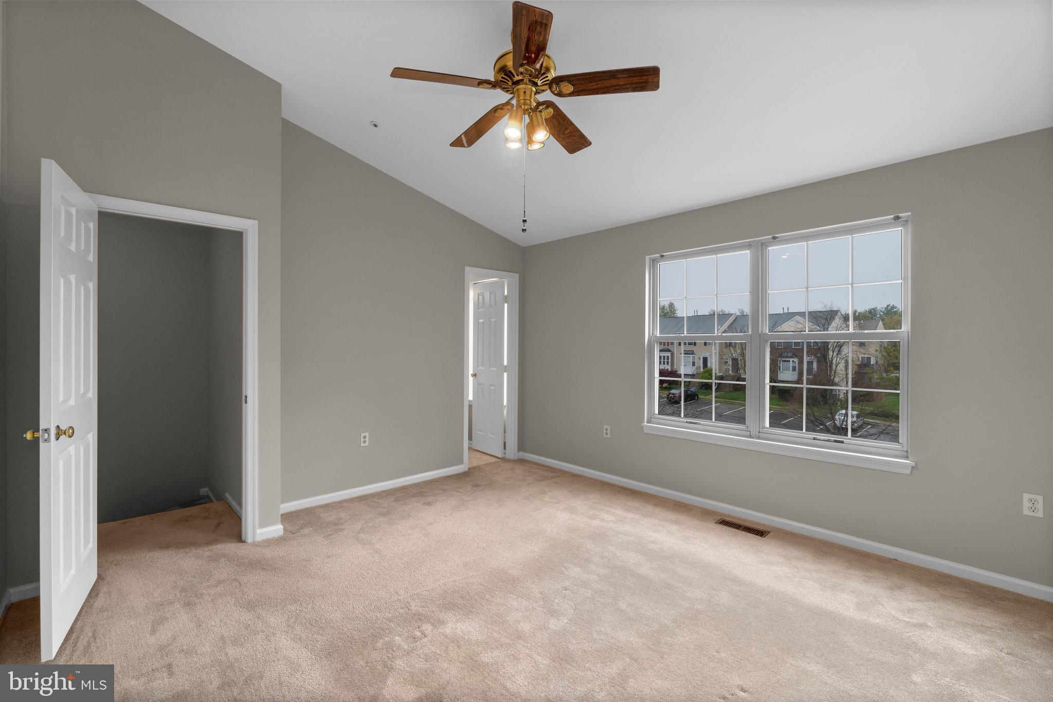 STONEHAVEN MEWS IN CROFTON VILLAGE - Residential Lease