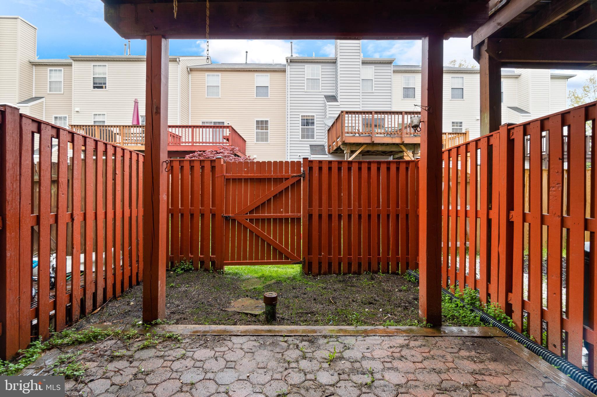 STONEHAVEN MEWS IN CROFTON VILLAGE - Residential Lease