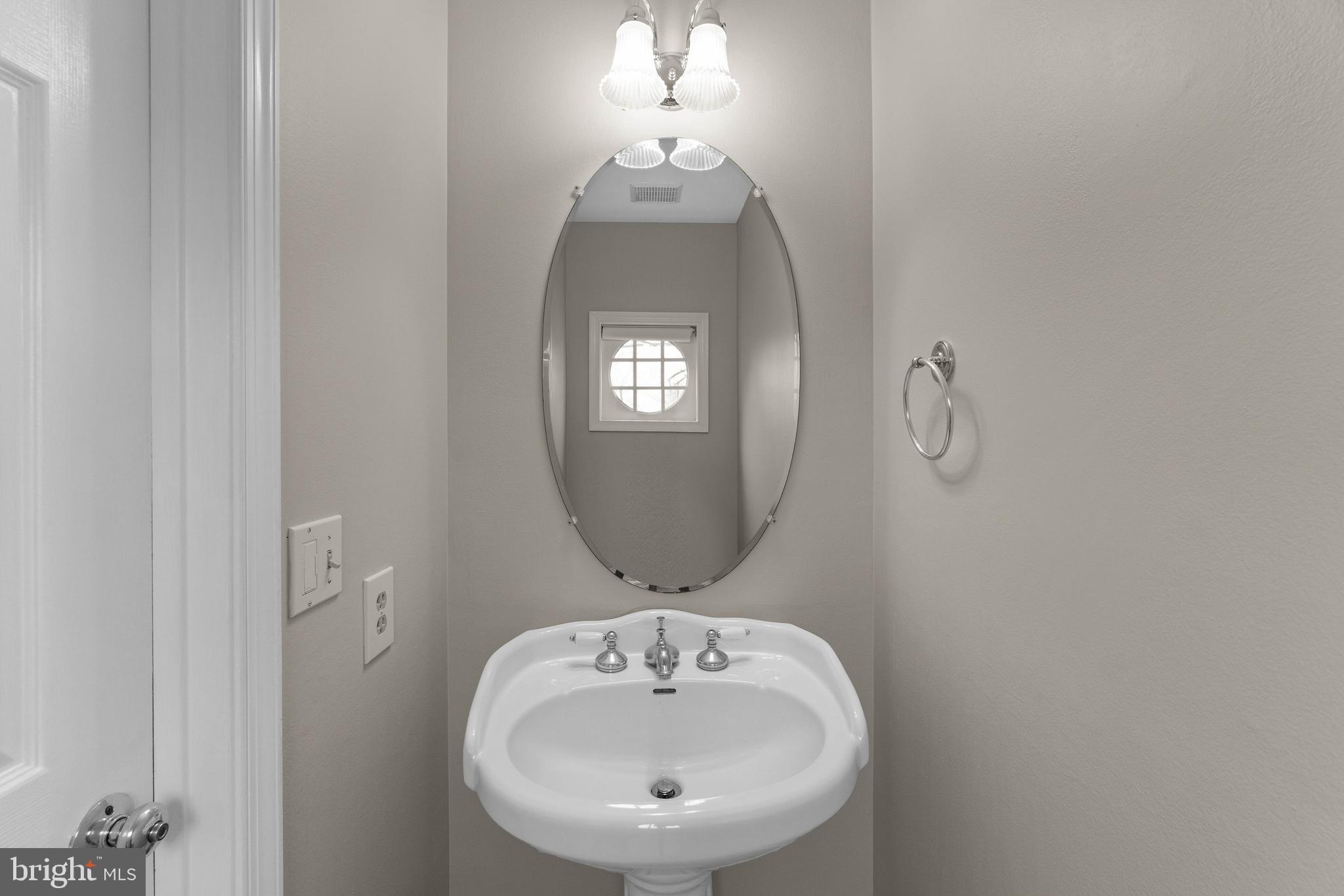 STONEHAVEN MEWS IN CROFTON VILLAGE - Residential Lease