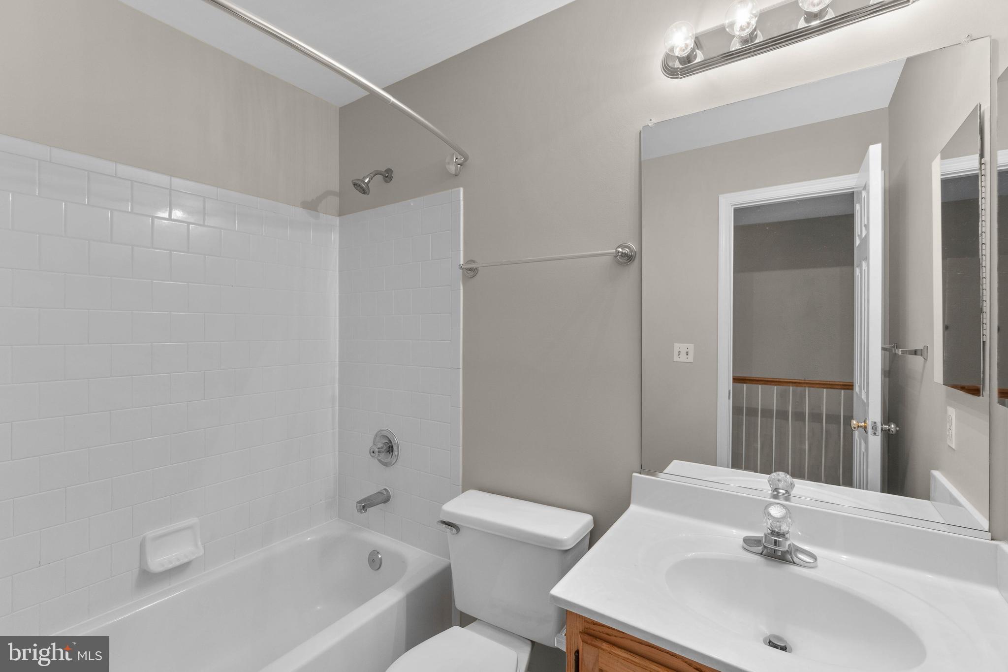 STONEHAVEN MEWS IN CROFTON VILLAGE - Residential Lease