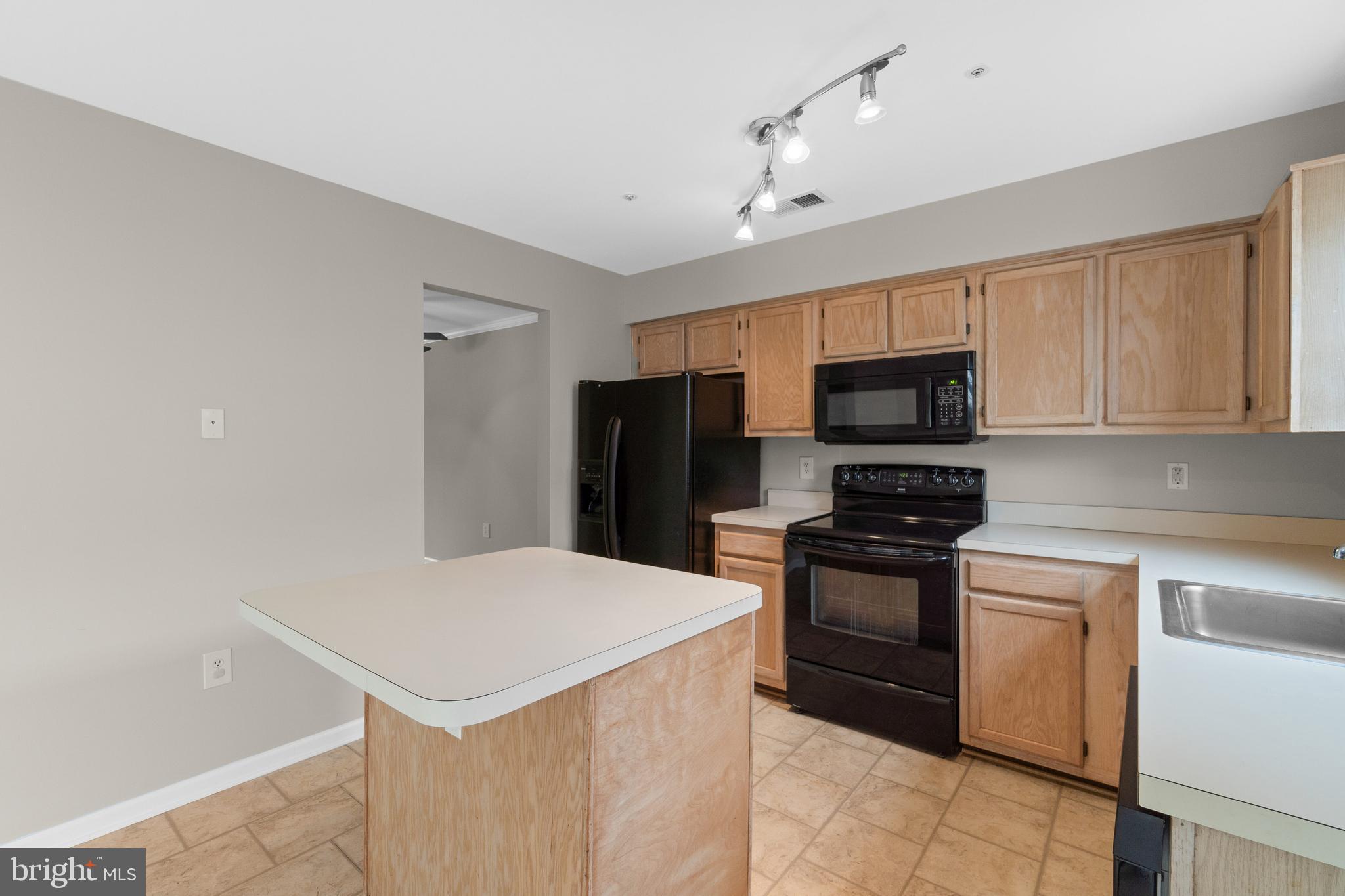 STONEHAVEN MEWS IN CROFTON VILLAGE - Residential Lease