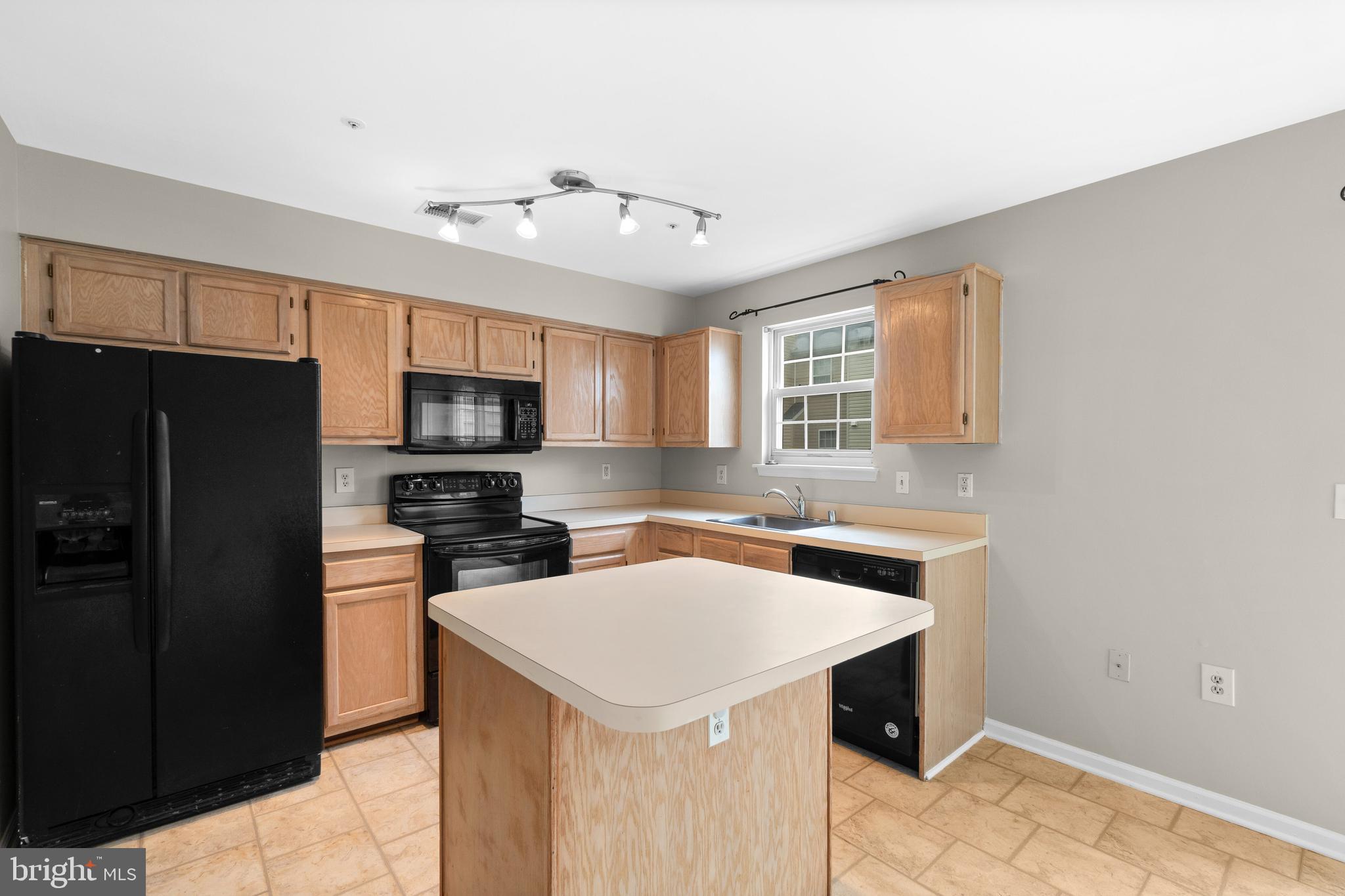 STONEHAVEN MEWS IN CROFTON VILLAGE - Residential Lease