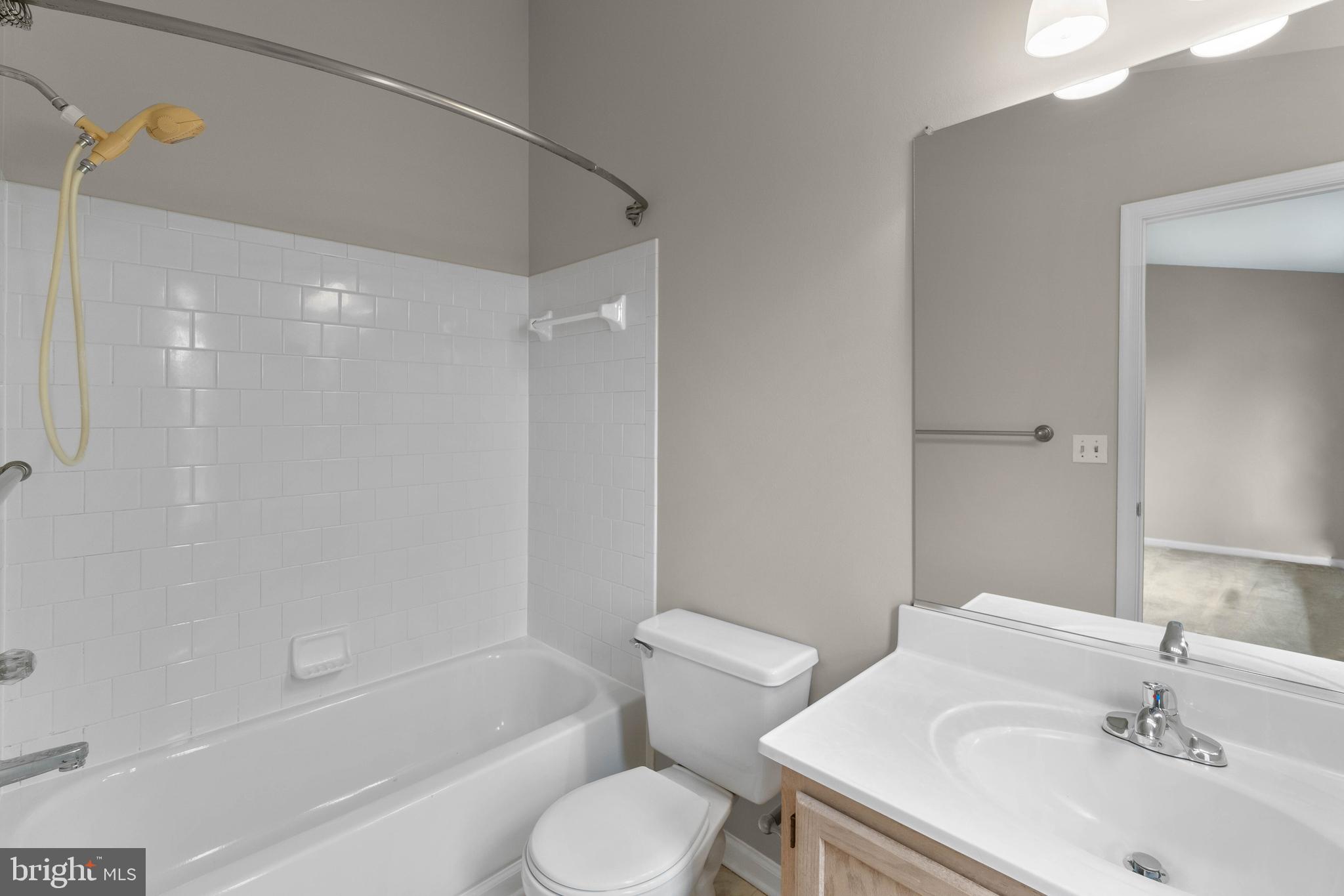 STONEHAVEN MEWS IN CROFTON VILLAGE - Residential Lease