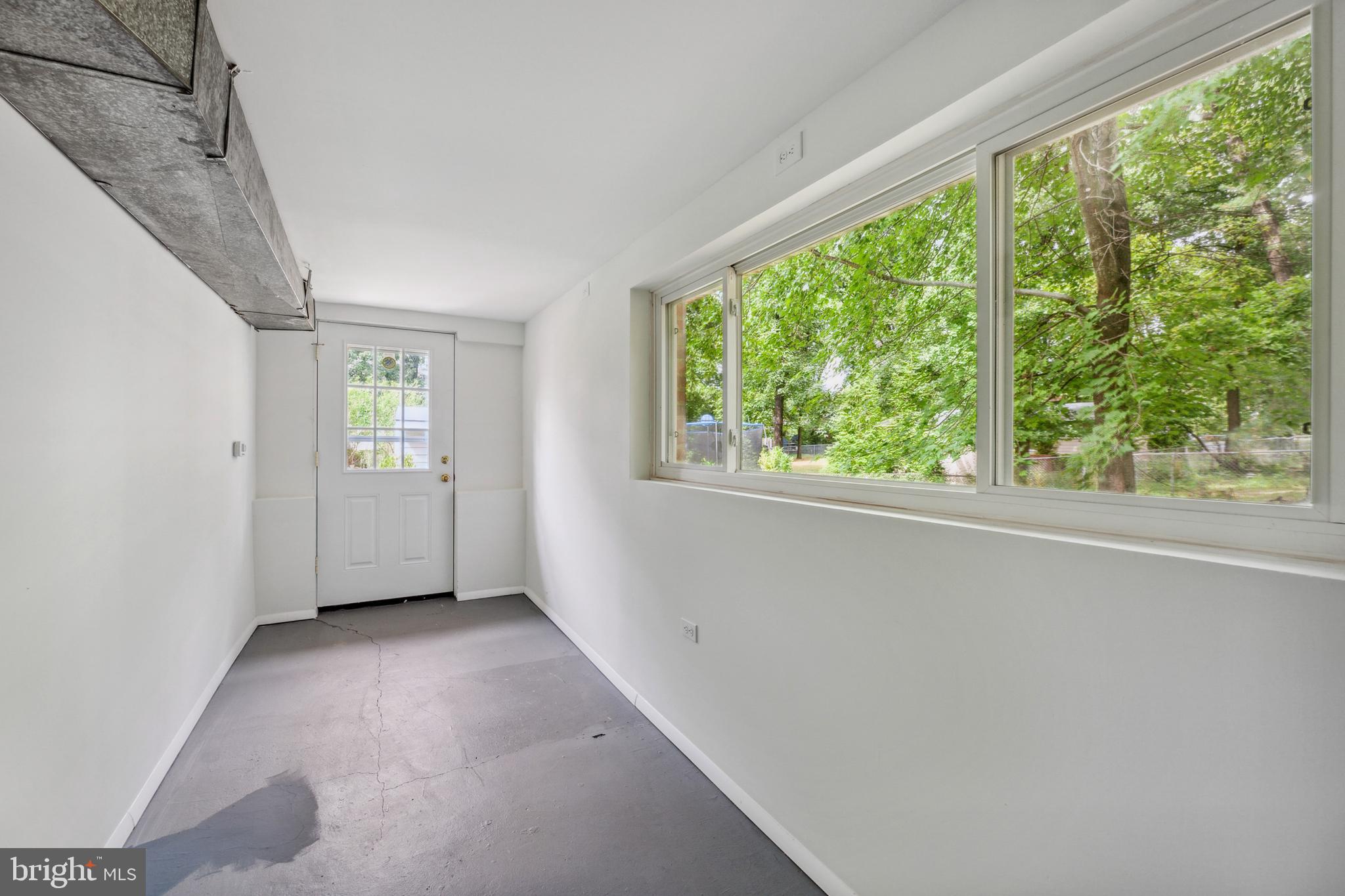 HOLMES RUN PARK - Residential Lease