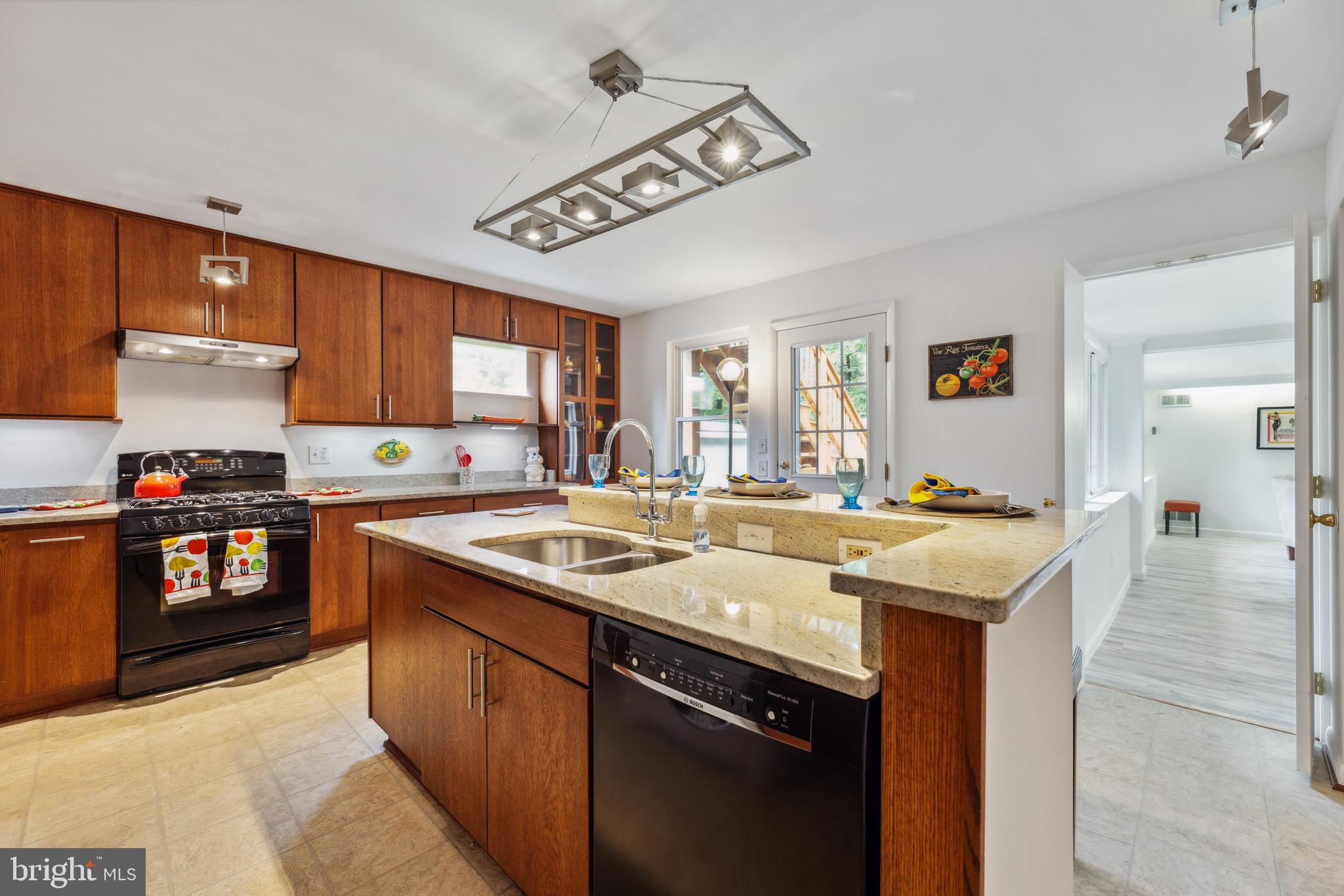 HOLMES RUN PARK - Residential Lease