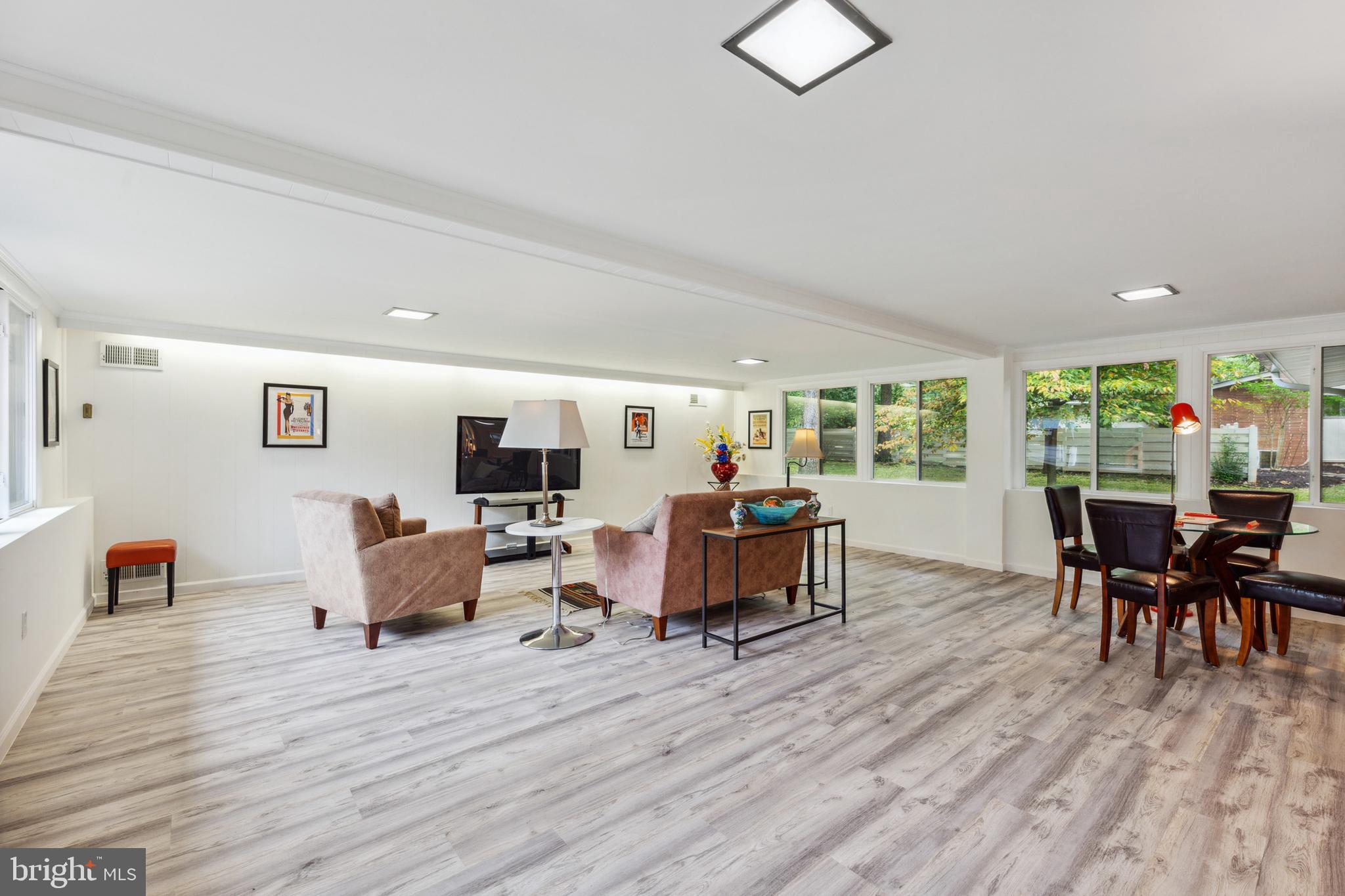 HOLMES RUN PARK - Residential Lease