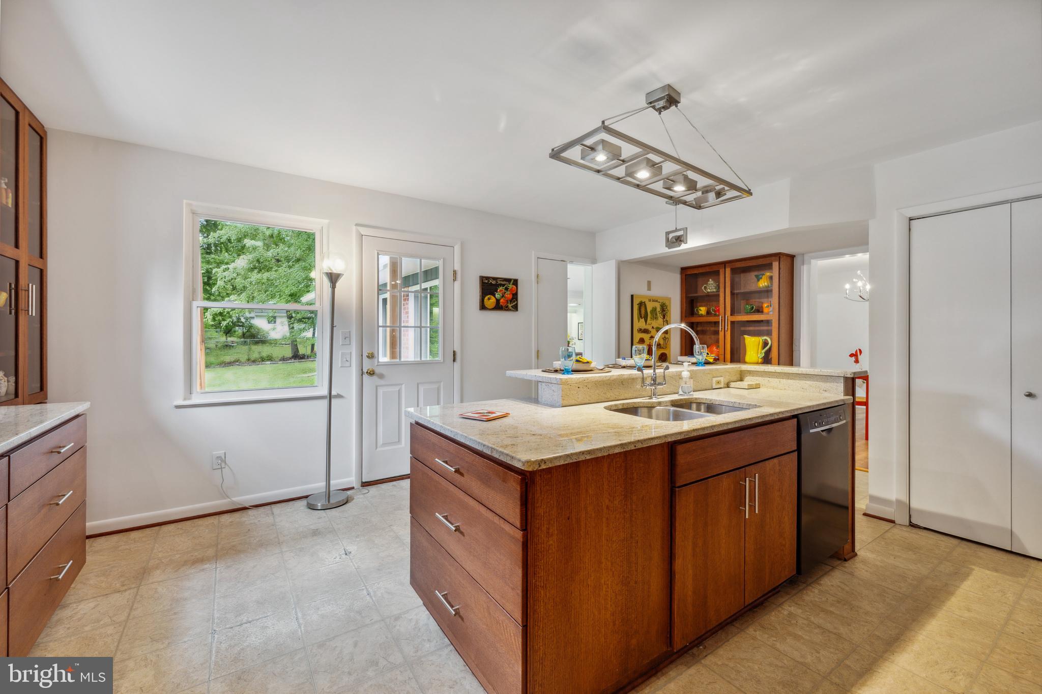 HOLMES RUN PARK - Residential Lease