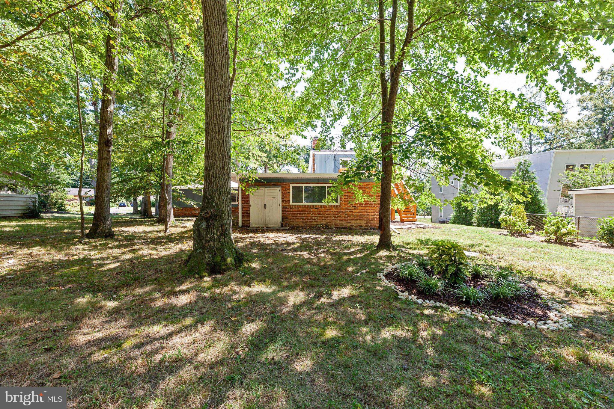 HOLMES RUN PARK - Residential Lease