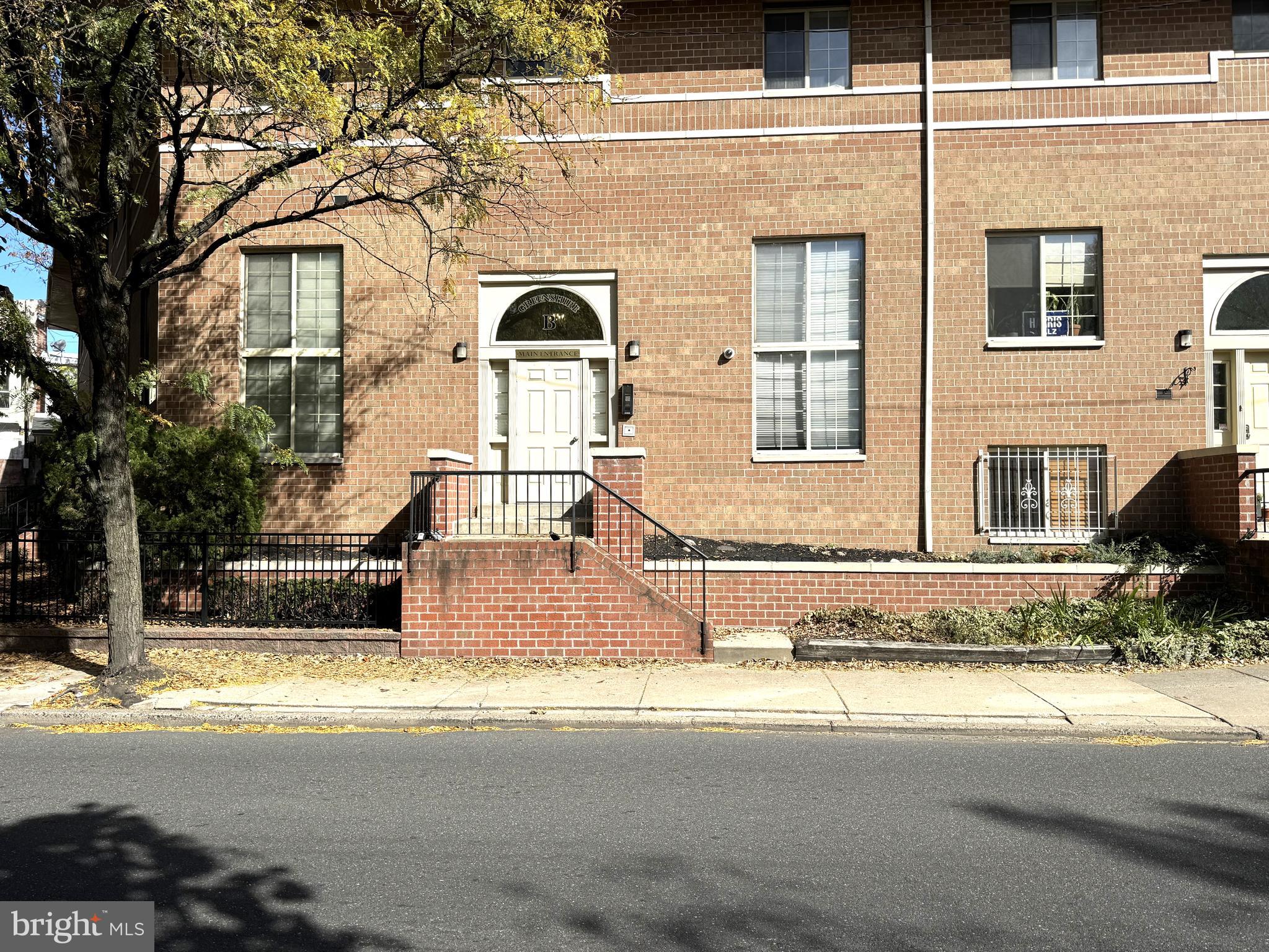 2751 PENNSYLVANIA AVENUE B202