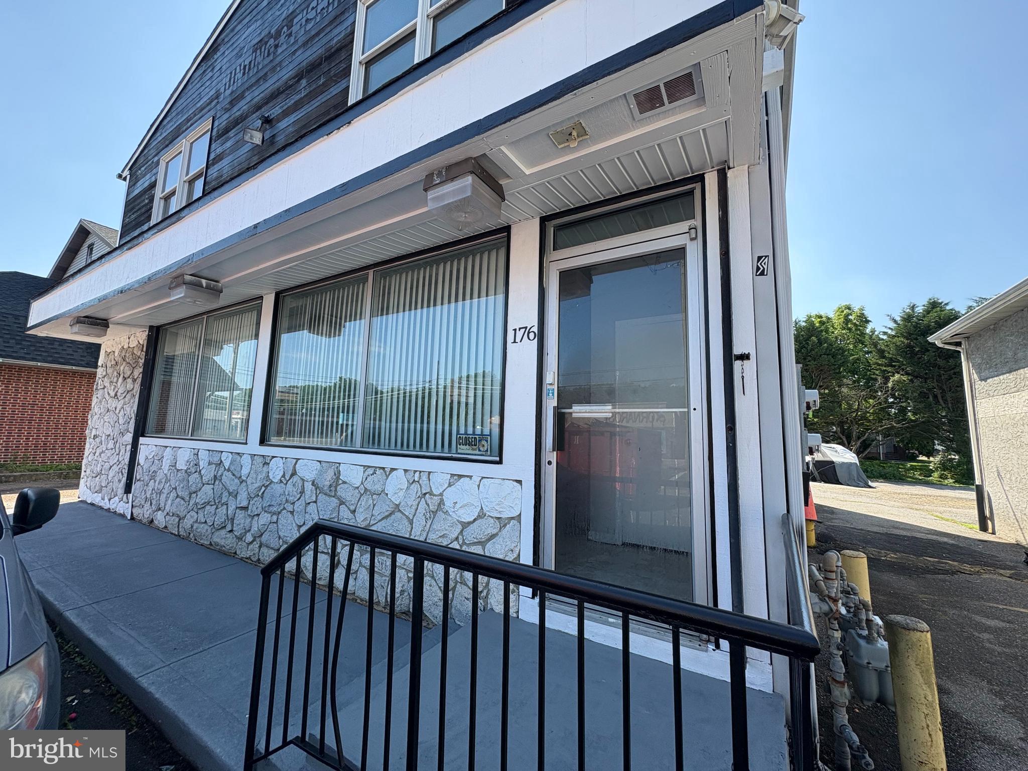 176 N BROADWAY