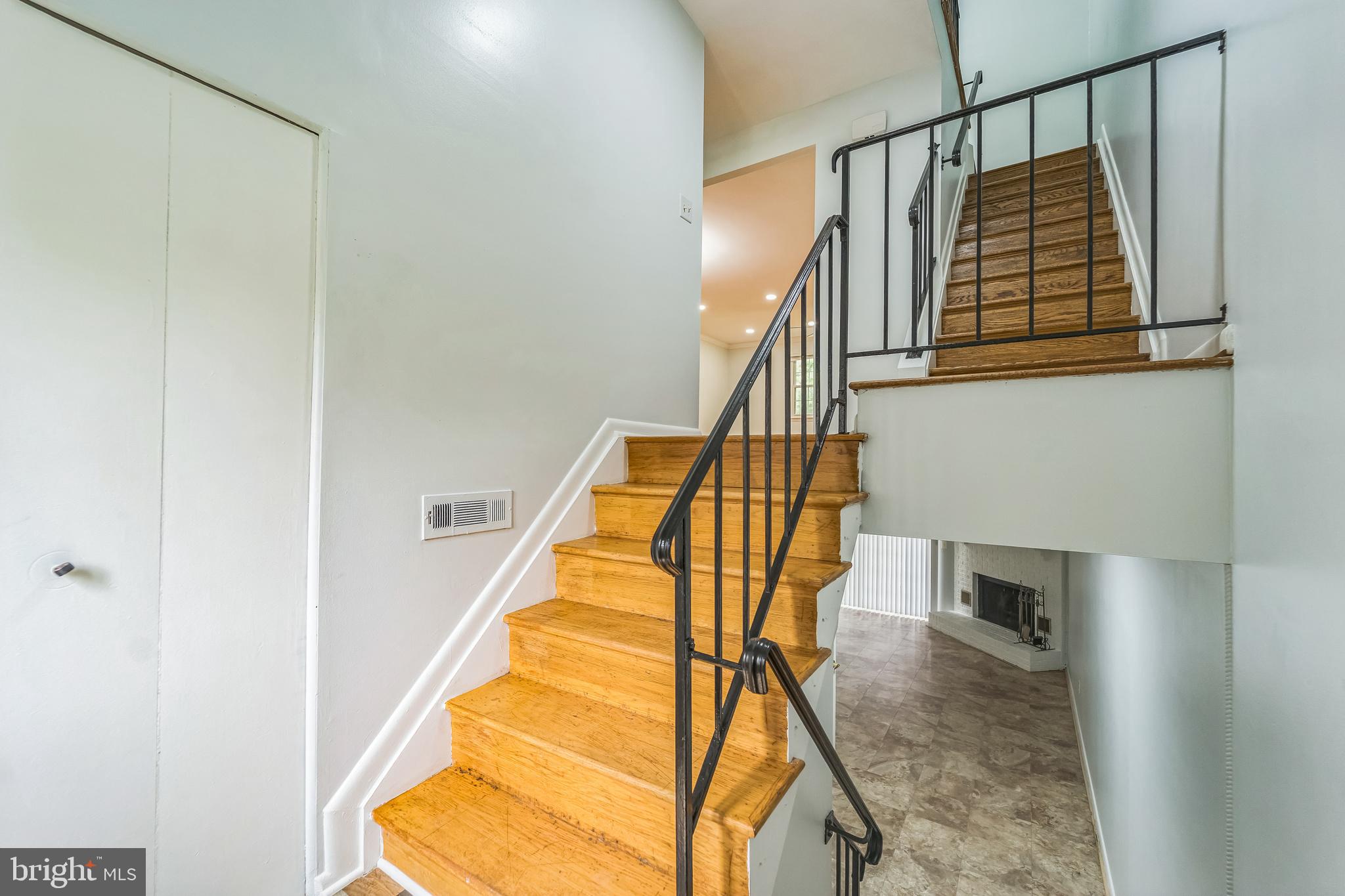 QUEEN ANNE VILLAGE - Residential Lease