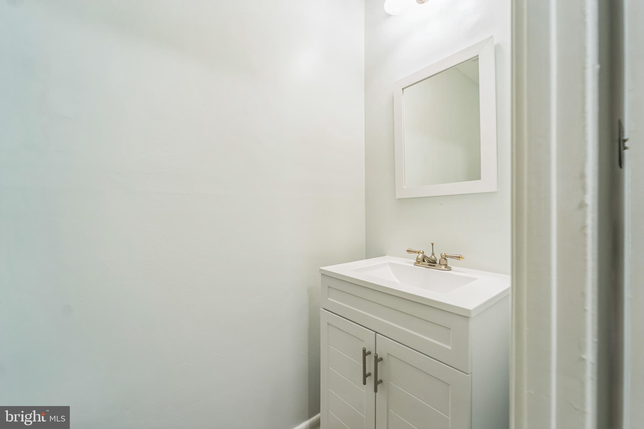 QUEEN ANNE VILLAGE - Residential Lease