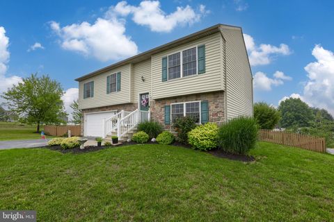 Photo of 10 JENNY LN, ELIZABETHTOWN, PA 17022 (MLS # PALA2036946)
