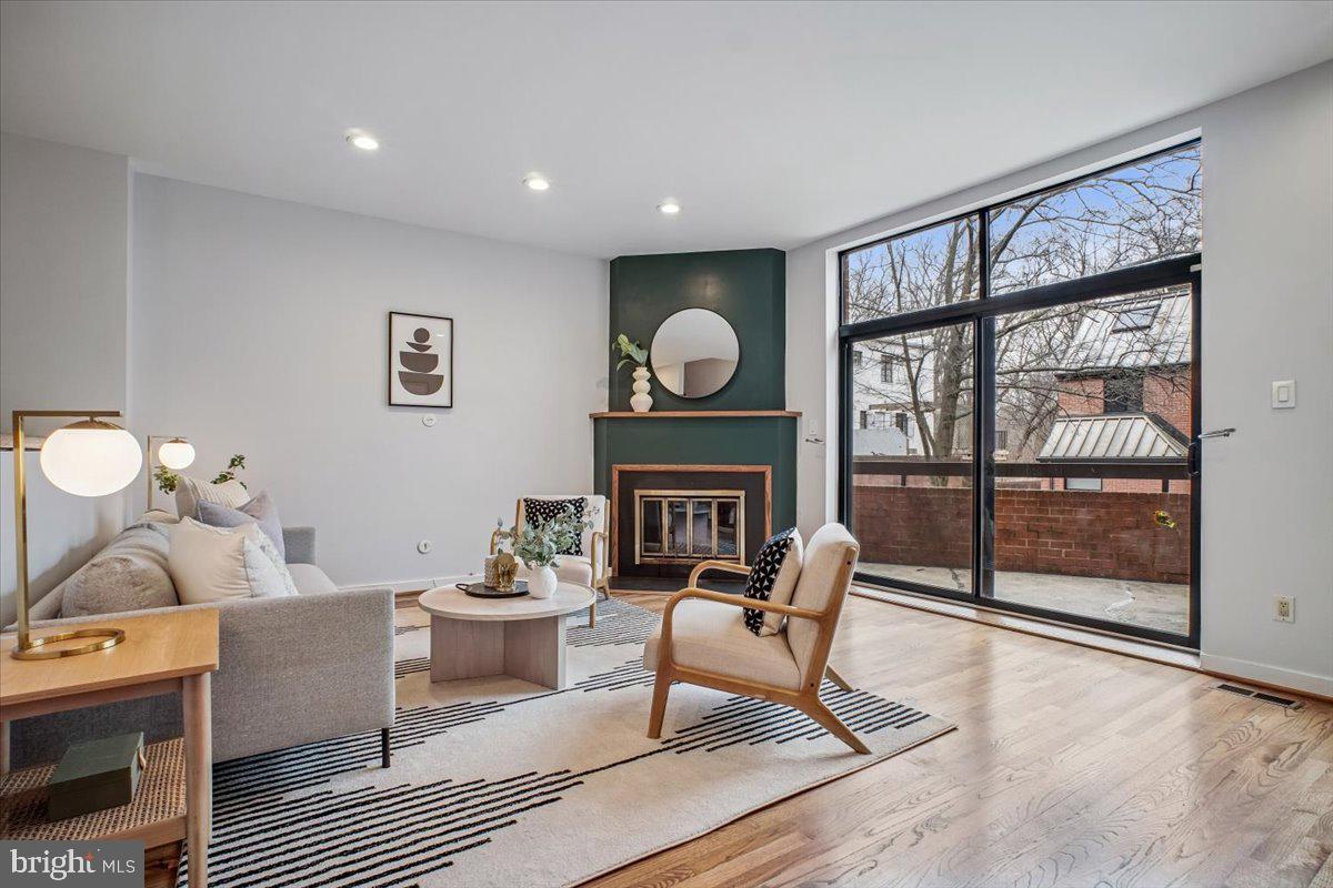 1682 OAK STREET NW 19