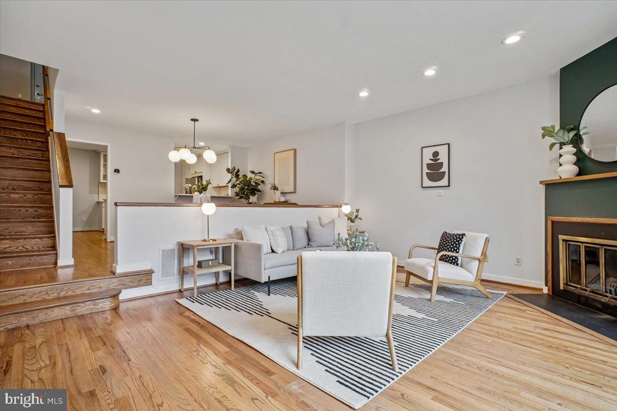 1682 OAK STREET NW 19