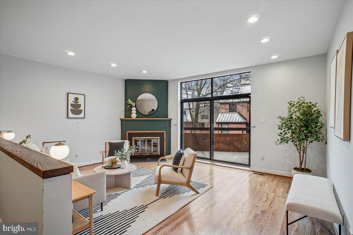 1682 OAK STREET NW 19